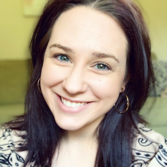 Meet your Posher, Leah - Picture 3 of 4